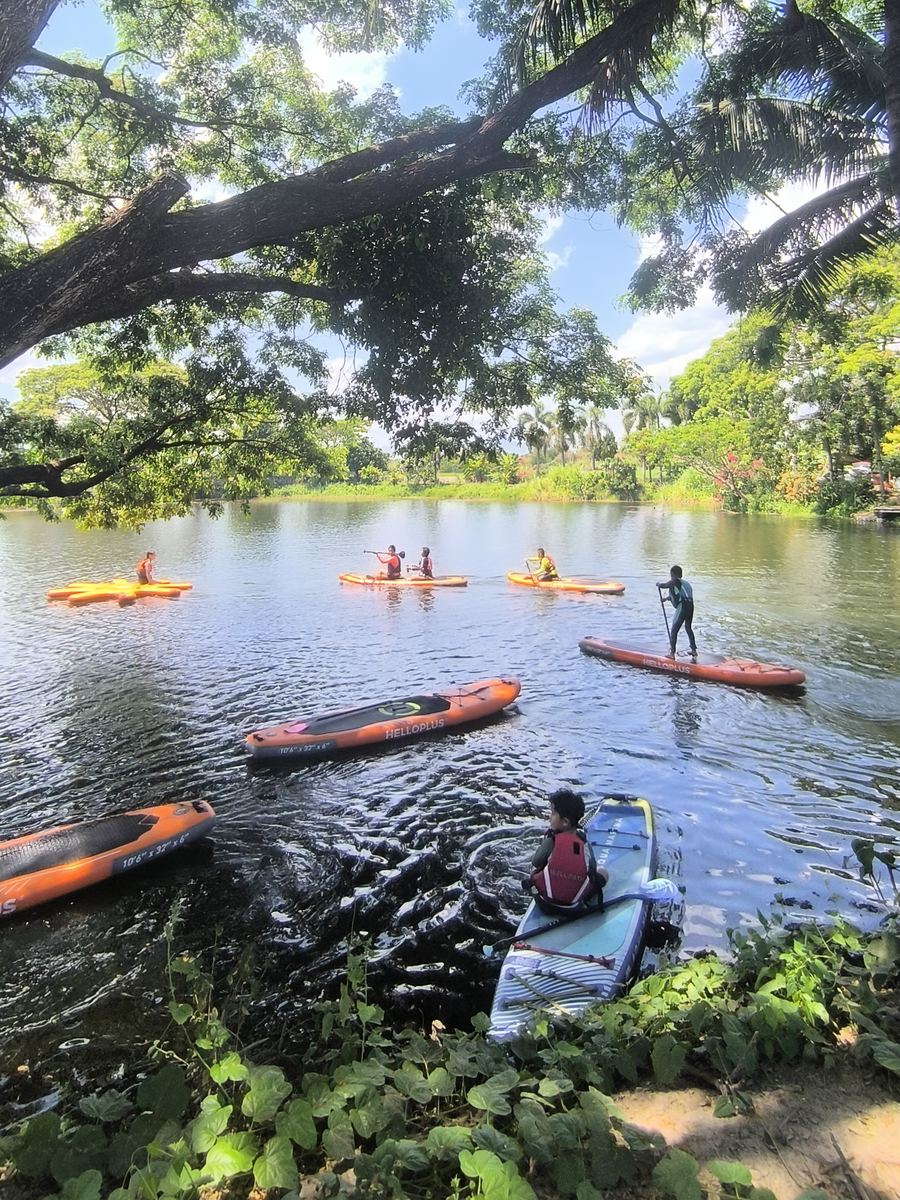 清迈蓝色探索 · 湖面桨板教学场景